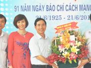 Lãnh đạo huyện Nghĩa Đàn chúc mừng Đài PT - TH Nghệ An, Báo Nghệ An nhân ngày 21 - 6