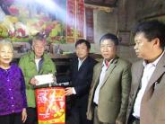 Lãnh đạo huyện Nghĩa Đàn tiếp tục thăm, tặng quà Mẹ Việt Nam anh hùng các gia đình chính sách, hộ nghèo nhân dịp tết Đinh Dậu 2017