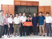 Trao nhà đại đoàn kết cho gia đình người có công với cách mạng