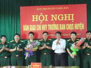 Bàn giao Chỉ huy trưởng Ban CHQS huyện