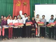 Trao quà cho các gia đình khó khăn tại Nghĩa Thịnh