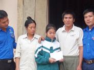 Đoàn thanh niên sở NN và PTNT tặng quà học sinh khó khăn ở Nghĩa Đàn