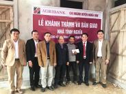 Bàn giao nhà đại đoàn kết cho gia đình hộ nghèo