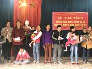 Trao quà và hỗ trợ bò giống cho người khuyết tật và trẻ mồ côi