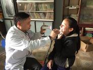 TTYT NGHĨA ĐÀN: KHÁM SỨC KHOẺ CHO CÁC EM HỌC SINH TRƯỜNG THCS LONG - LỘC