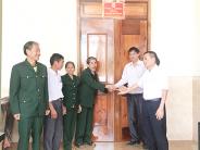 Bàn giao nhà “Nghĩa tình đồng đội”
