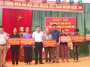 Trao 6 con bò giống sinh sản cho hộ nghèo