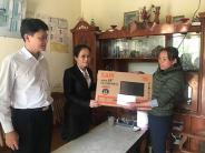 Ban Tổ chức Tỉnh ủy tặng quà tết cho người nghèo tại Nghĩa Đàn