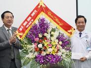 Đồng chí Lê Minh Thông thăm và chúc mừng các đơn vị Y tế nhân dịp kỷ niệm Ngày Thầy thuốc Việt Nam