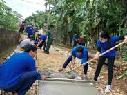 Hỗ trợ con giống và làm đường giao thông giúp hộ nghèo ở Nghĩa Hiếu
