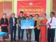 Bàn giao nhà đại đoàn kết cho hộ nghèo đồng bào DTTS