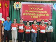 LĐLĐ huyện Nghĩa Đàn trao 19 suất quà cho đoàn viên công đoàn trường Mầm non tư thục Hoa Sen