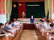 Đồng chí Cao Thị Hiền – Phó chủ tịch HĐND tỉnh làm việc tại xã Nghĩa Trung 