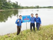 Chi đoàn Cơ quan Đảng – Đoàn thê cắm biển cảnh báo đuối nước