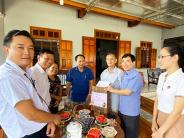Phó bí thư Thường trực Huyện ủy thăm và tặng quà nhân ngày thương binh liệt sỹ