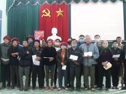 Cơ quan HĐND – UBND huyện Nghĩa Đàn  tặng 30 suất quà tết vì người nghèo
