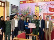 Lãnh đạo huyện thăm, tặng quà chúc Tết Công an huyện và Ban Chỉ huy quân sự huyện