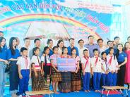 Tuổi trẻ Đoàn khối Các cơ quan tỉnh trao quà Tiếp sức đến trường cho học sinh Nghĩa Đàn