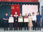 Trao Huy hiệu 75 năm tuổi Đảng đến đảng viên ở huyện Nghĩa Đàn