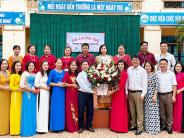 Đồng chí Phan Tiến Hải chúc mừng  ngày nhà giáo Việt Nam 20/11