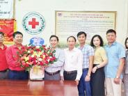 Lãnh đạo huyện Nghĩa Đàn chúc mừng Hội Chữ thập đỏ huyện