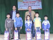 Trao 76 suất quà cho học sinh khó khăn