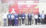 Đoàn Đại biểu Quốc hội trao quà cho công nhân, viên chức, lao động khó khăn huyện Nghĩa Đàn