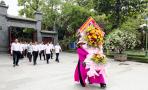 Đảng bộ huyện Nghĩa Đàn dâng hương, dâng hoa tại Khu di tích Kim Liên  Nam Đàn