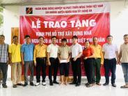 Trao tặng kinh phí hỗ trợ xây dựng nhà cho gia đình có hoàn cảnh đặc biệt khó khăn