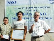 Trao nhà đại đoàn kết cho hộ nghèo