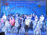 Gần 30 triệu đồng ủng hộ học sinh khó khăn