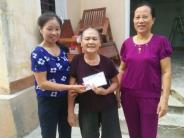 Hội LHPN xã Nghĩa Liên trao tiền hỗ trợ sửa nhà cho hội viên nghèo