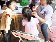 TTYT NGHĨA ĐÀN KHÁM SỨC KHOẺ CHO HỌC SINH TRƯỜNG TIỂU HỌC NGHĨA AN