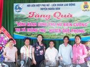 Tặng quà cho phụ nữ nghèo và trao tiền xây nhà 