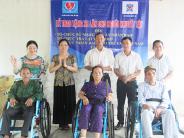 Nghĩa Đàn trao 41 xe lăn cho người khuyết tật