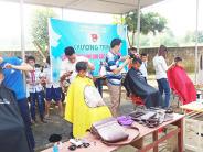 Hơn 100 học sinh xã Nghĩa Lâm được cắt tóc miễn phí