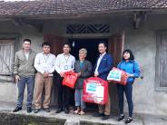 VNPT khu vực Thái Hòa - Nghĩa Đàn tặng quà cho hộ nghèo ở Nghĩa Lạc