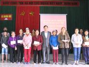 Cơ quan Huyện ủy Nghĩa Đàn tặng quà người nghèo tết nguyên đán Kỷ Hợi 2019