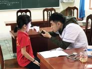 TTYT NGHĨA ĐÀN KHÁM SỨC KHOẺ CHO HỌC SINH TRÊN ĐỊA BÀN