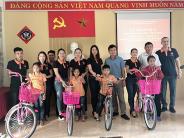 Trao tặng xe đạp cho học sinh khó khăn trường Tiểu học Nghĩa Lộc 2