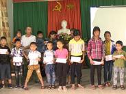 Tặng 40 suất quà cho người khuyết tật, trẻ mồ côi
