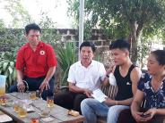 Hội CTĐ huyện thăm và tặng quà cho người khuyết tật bị tai nạn lao động
