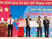 Nghĩa Thắng đón bằng công nhận xã đạt chuẩn NTM năm 2019