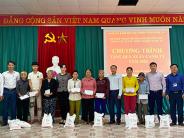 Đảng ủy khối Doanh nghiệp tặng quà "Tết vì người nghèo” tại Nghĩa Đàn