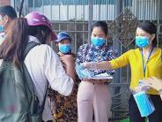 Thị trấn Nghĩa Đàn phát 500 chiếc khẩu trang y tế miễn phí