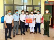 MTTQ tỉnh Nghệ An thăm, tặng quà các lực lượng làm nhiệm vụ tại các khu cách ly tại Nghĩa Đàn