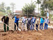 Khởi công xây dựng “ngôi nhà khăn quàng đỏ” cho gia đình em Lê Hoàng Phương Ly, học sinh lớp 5B, trường TH Nghĩa Mai A