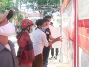 Đồng chí Hoàng Thị Thu Trang kiểm tra công tác bầu cử tại xã Nghĩa Trung và Nghĩa Hội