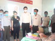 Đồng chí Hoàng Nghĩa Hiếu kiểm tra công tác bầu cử tại Nghĩa Đàn