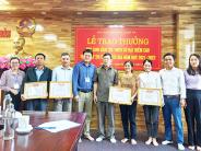 Ban Dân tộc tỉnh Nghệ An trao thưởng cho 4 học sinh người DTTS huyện Nghĩa Đàn